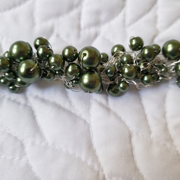 Unique Faux-Pearl Necklace - Picture 4 of 7
